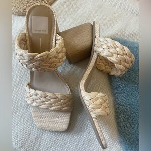 Dolce Vita Natie Sandal in Beige Raffia